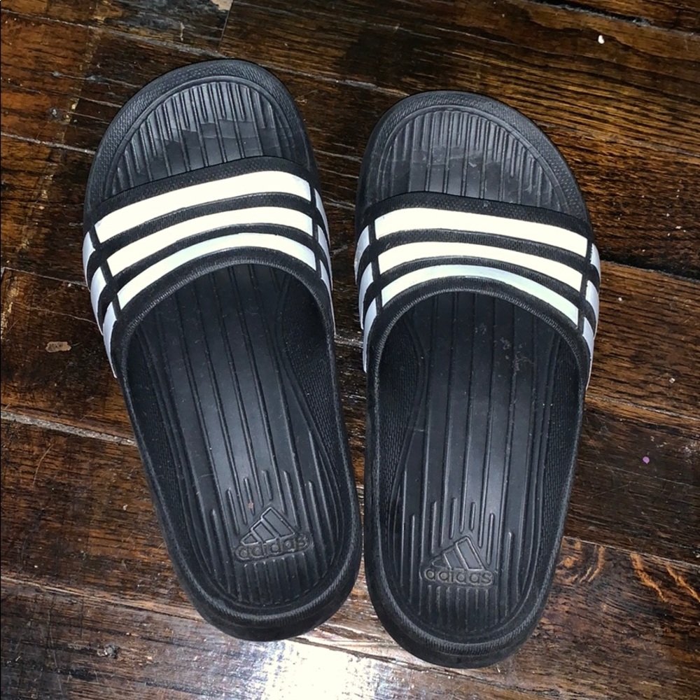 Kids adidas slides